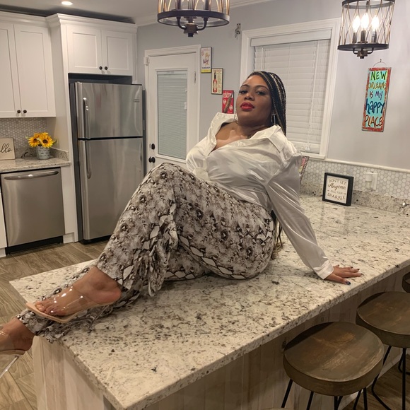 Meet your Posher, Jahnae - Picture 4 of 5